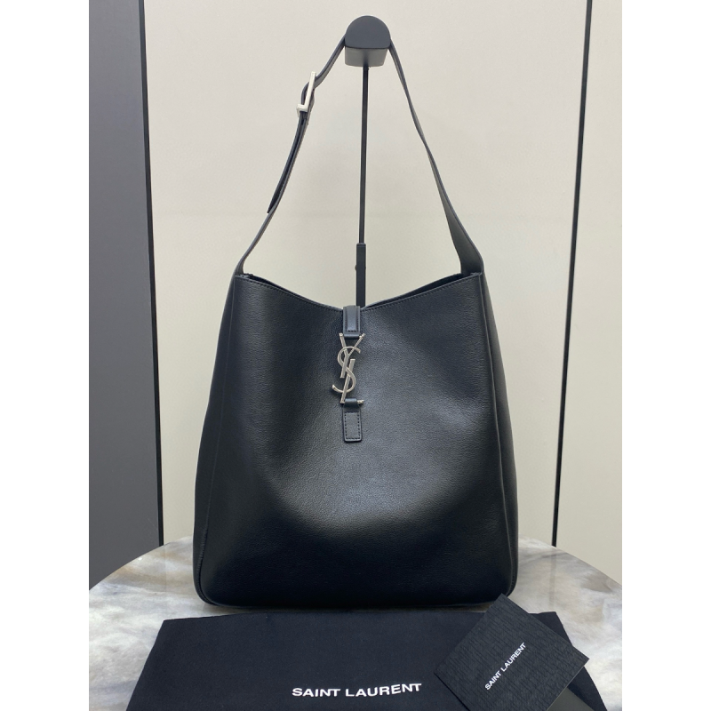Saint Laurent LE 5 À 7 Supple Large in grained leather - Black