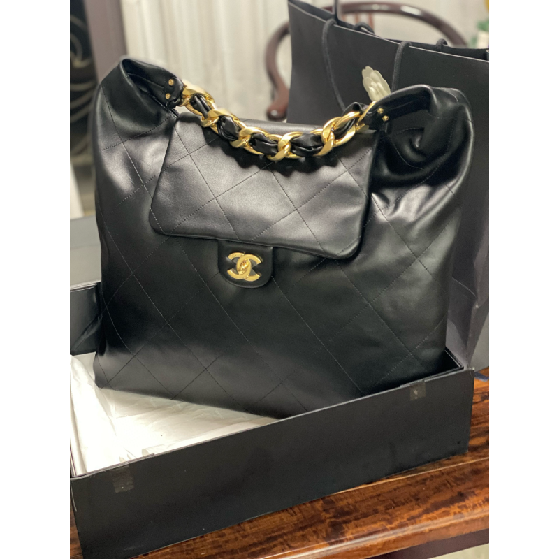 Chanel Maxi Hobo Tasche