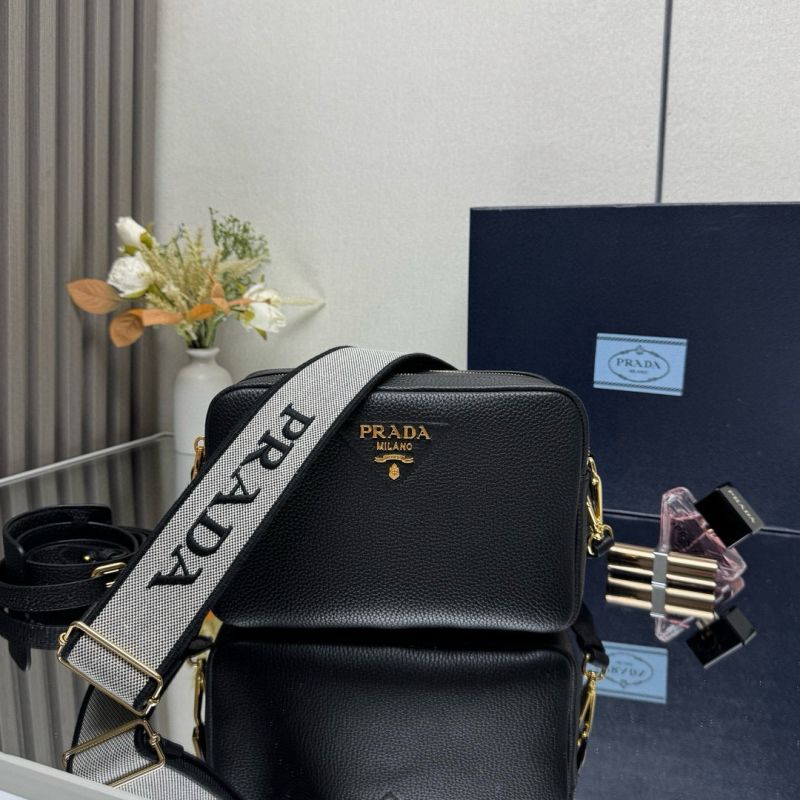 Prada Kleine Schultertasche aus Leder-Black