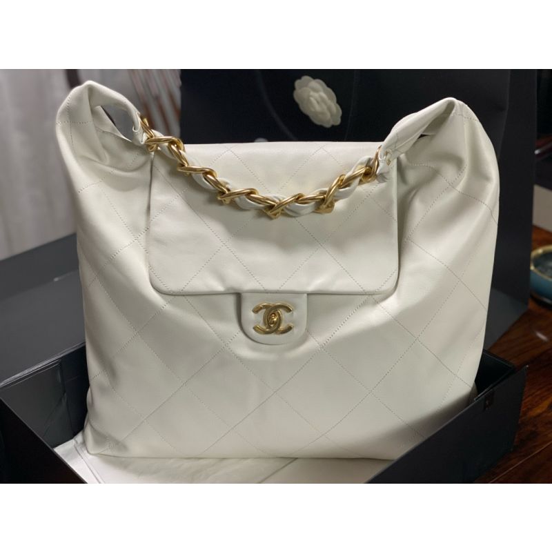 Chanel Maxi Hobo Tasche