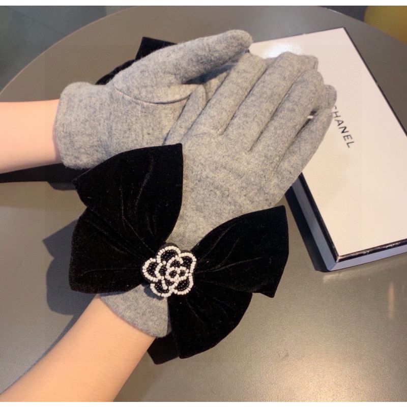 Chanel cashmere Gloves