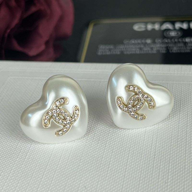 Hochwertige Chanel Ohrringe im Verkauf